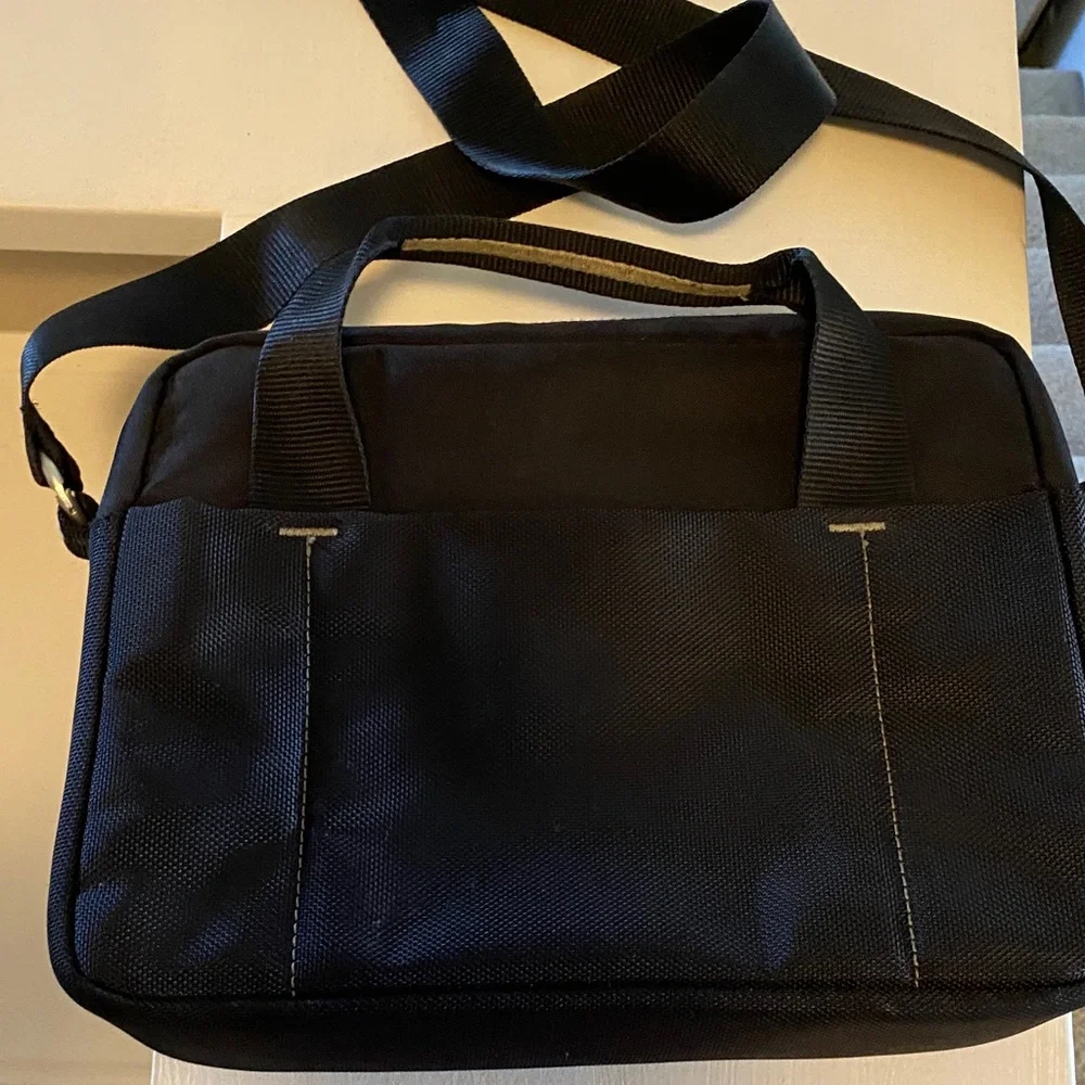 belkin Black Laptop Briefcase with Shoulder Strap
